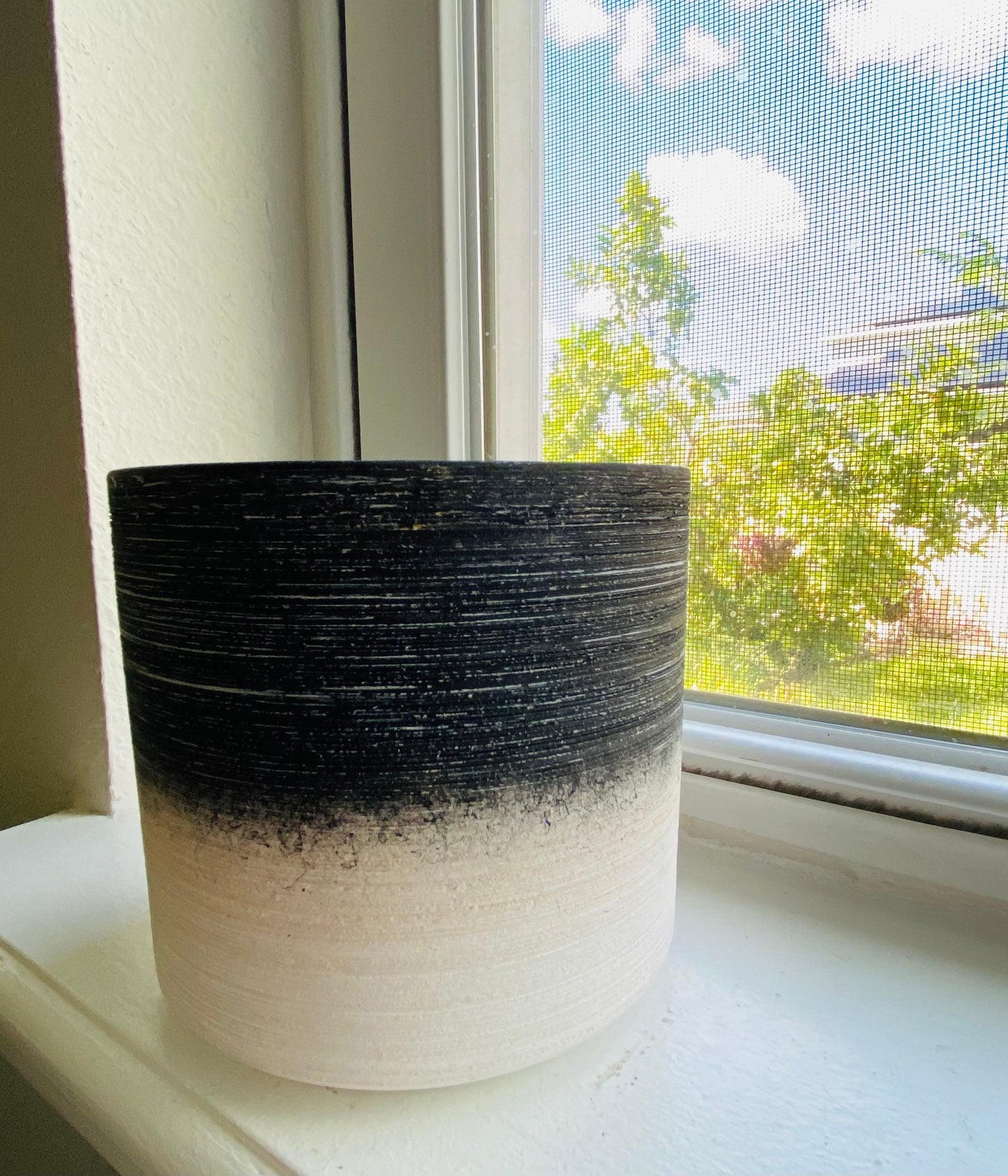 4-Inch Onbre White, Blue, Grey, Black Textured Catcher Pot - Catch Pot